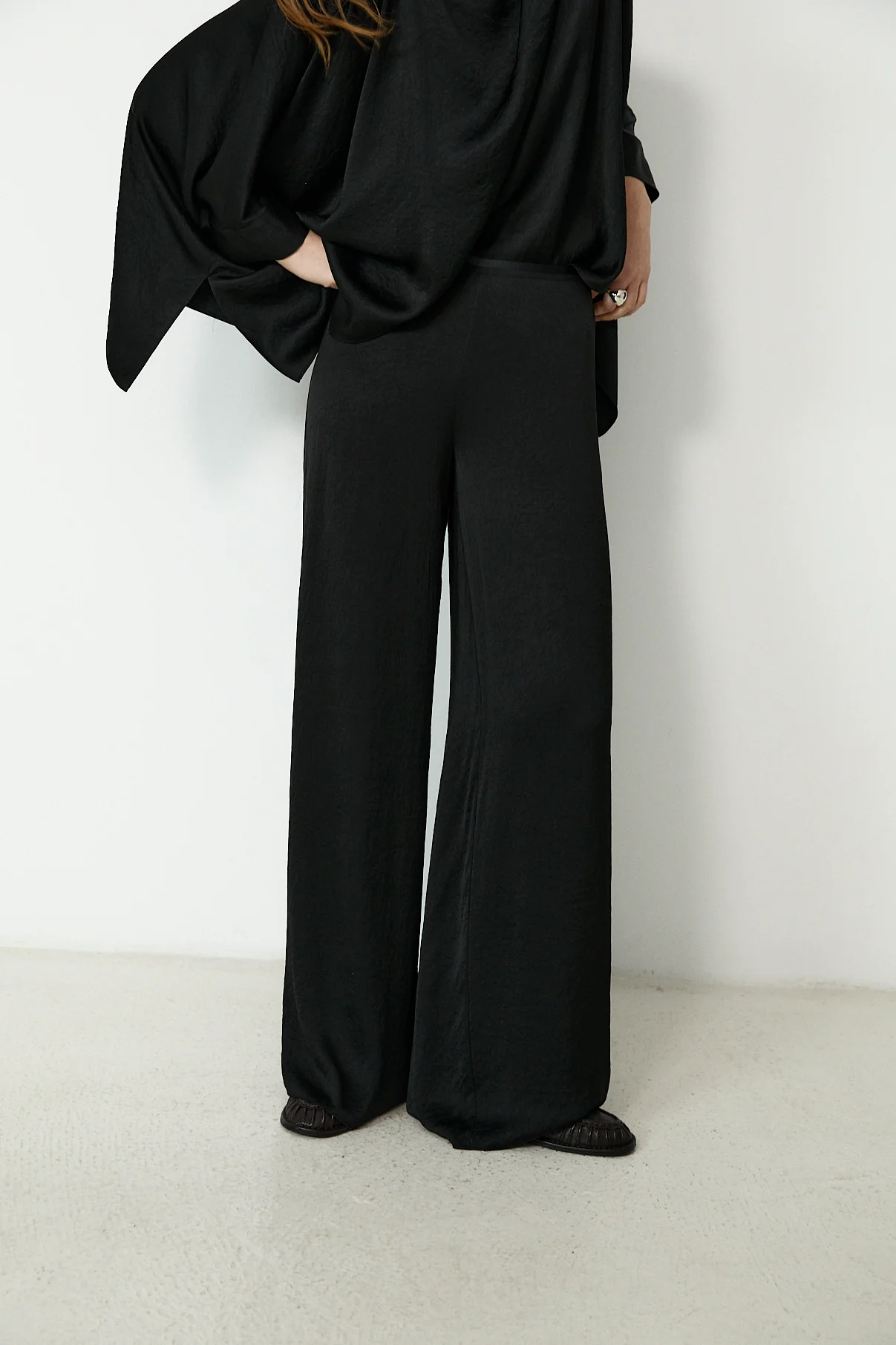 TIRSO | Soft Black Wide-Leg Trousers - Image 3
